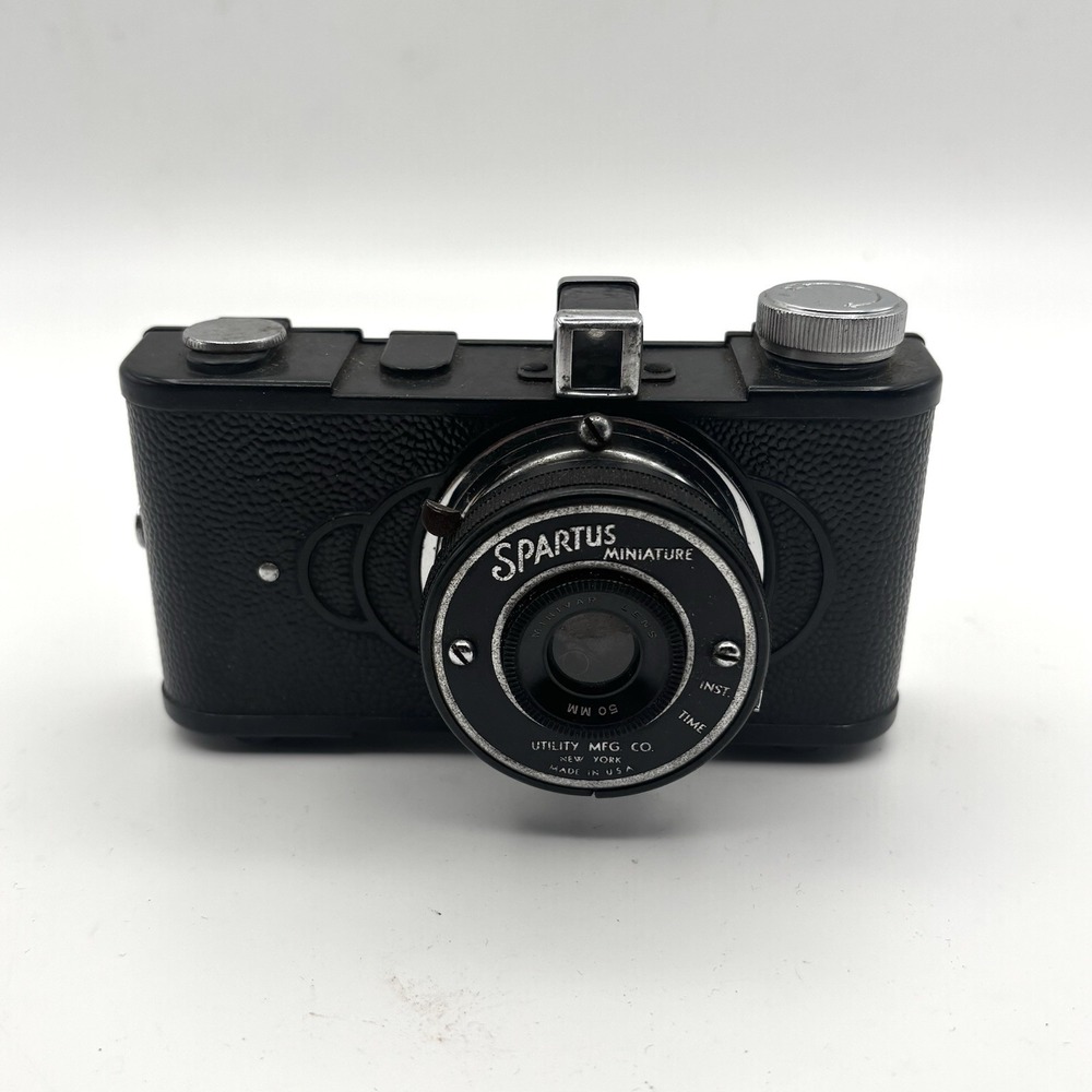 VINTAGE 1950s SPARTUS MINIATURE 35mm CAMERA UNTESTED.